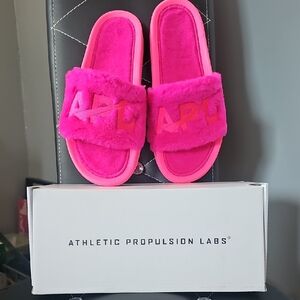 APL Women's Pink Furry Sandals‎